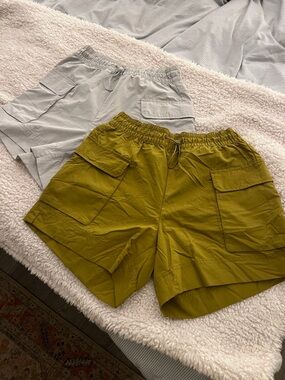 Old Navy Olive Green and Light Gray Women’s Quick Dry Cargo Shorts